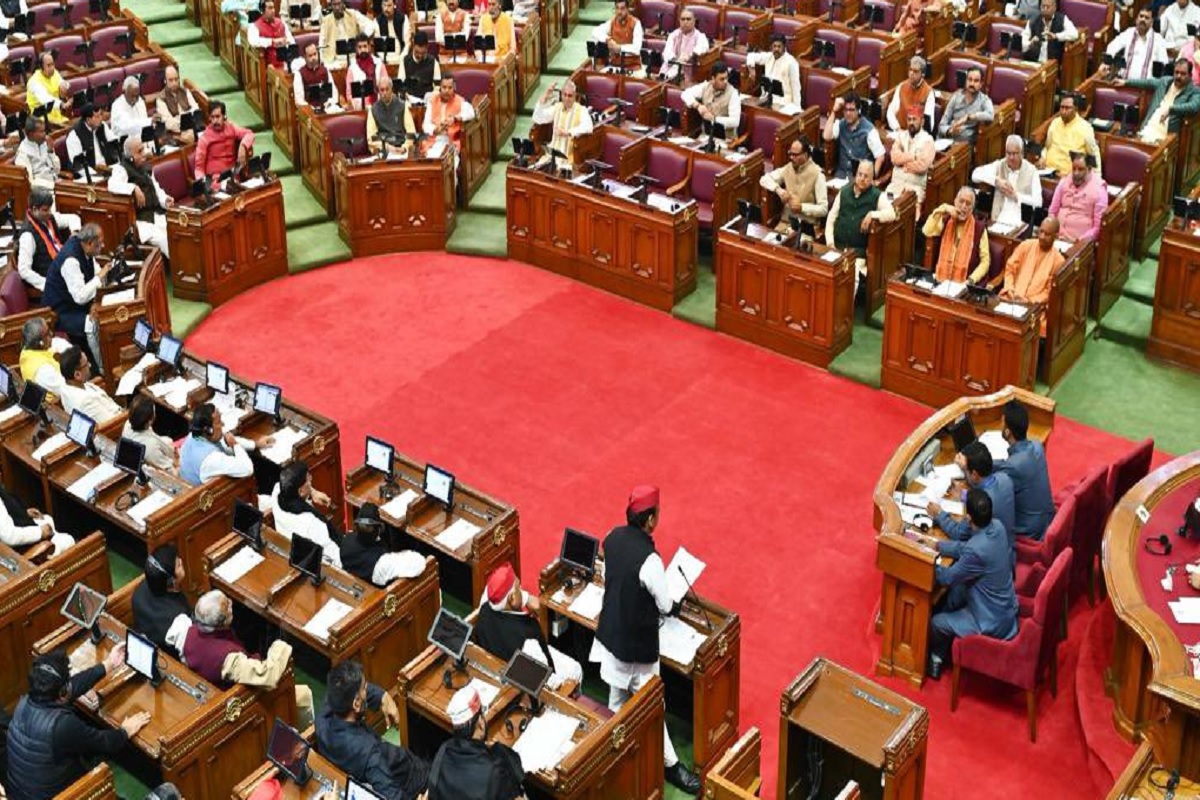 UP Assembly Winter Session: “बजट न खर्च करना सरकार की नाकामी…”, सत्र के पहले दिन अखिलेश ने दागे सवाल; स्थगित हुई यूपी विधानसभा