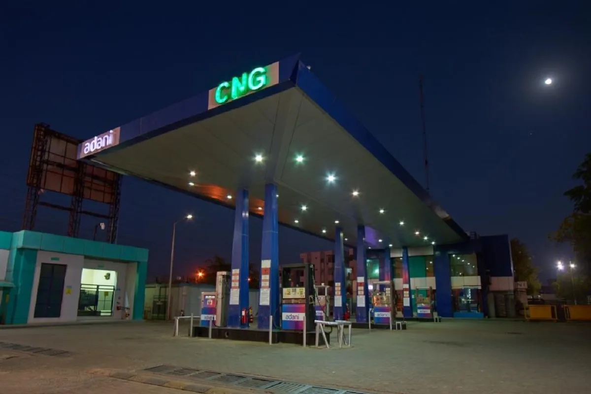 दिल्ली-NCR वालों को लगा झटका, महंगी हो गई CNG, जानें नई कीमत