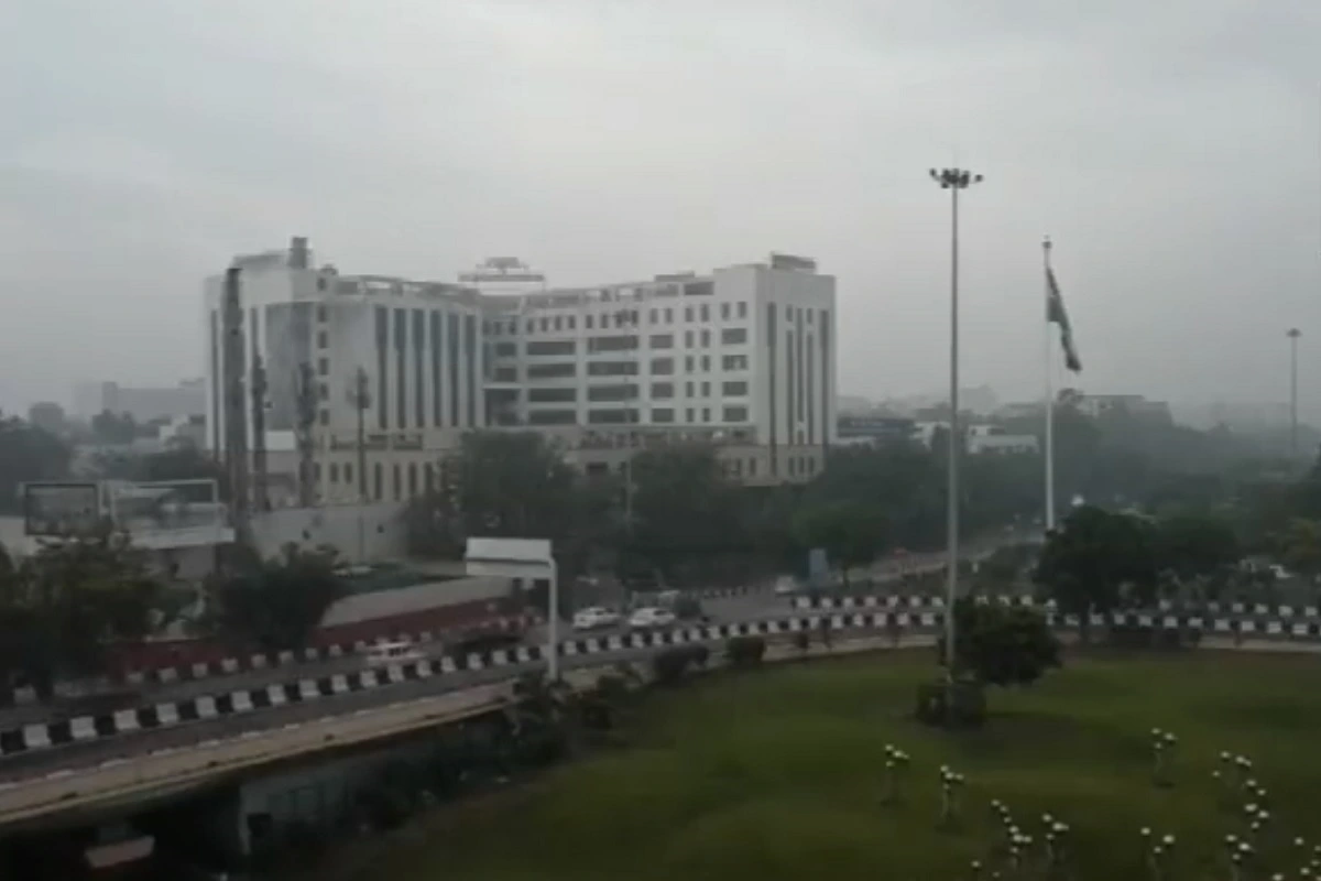 Delhi Air Pollution: बारिश से दिल्‍ली की हवा में मामूली सुधार, AQI अभी भी 300 के पार