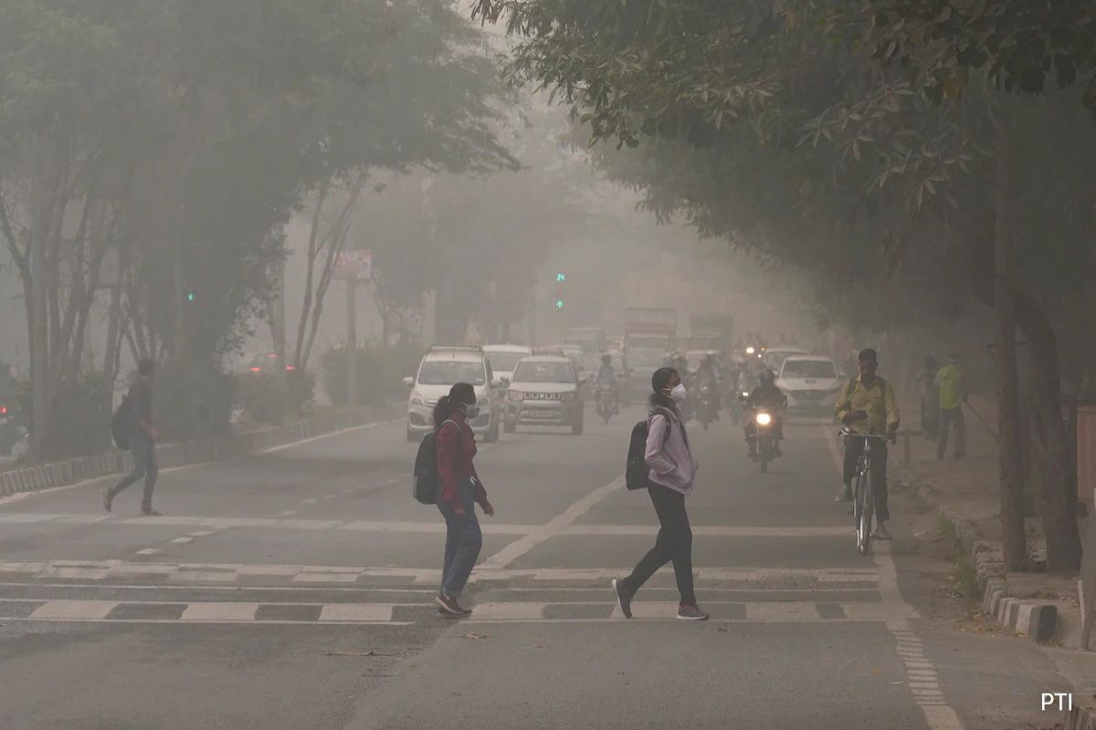Delhi Air Pollution: प्रदूषण से दिल्ली की हवा हुई ‘बहुत खराब’, सांस लेना मुश्किल