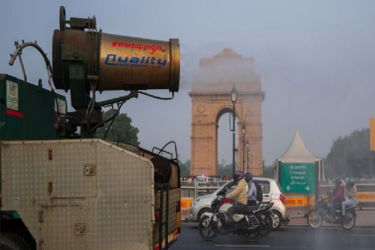 Delhi Air Pollution: दिल्ली की हवा में सांस लेना हुआ मुश्किल, AQI पहुंचा 400 के पार, प्रदूषण का स्तर ‘गंभीर’
