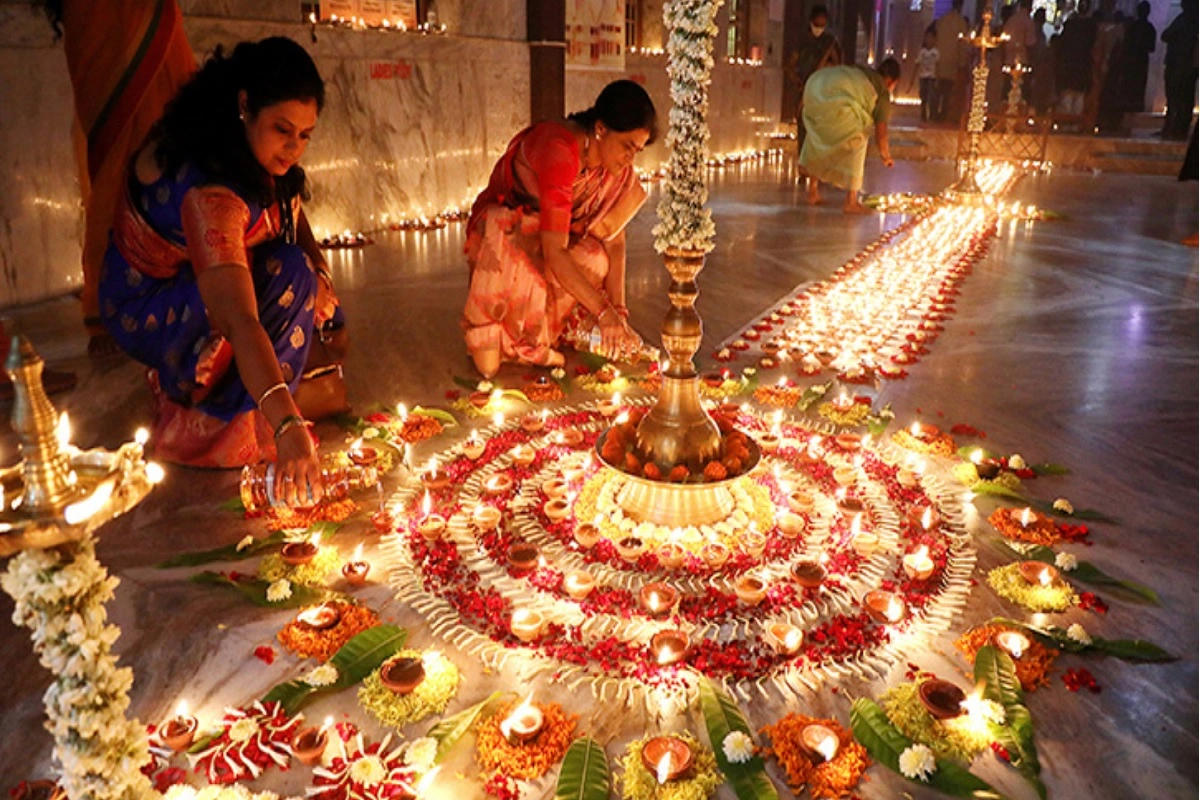 Diwali 2023: दिवाली की रात करें यह उपाय, भरेंगे धन के भंडार