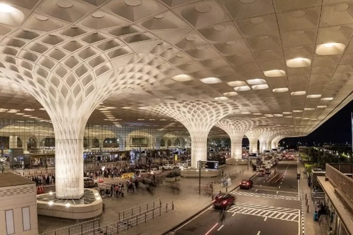 मुंबई एयरपोर्ट ( फाइल फोटो)