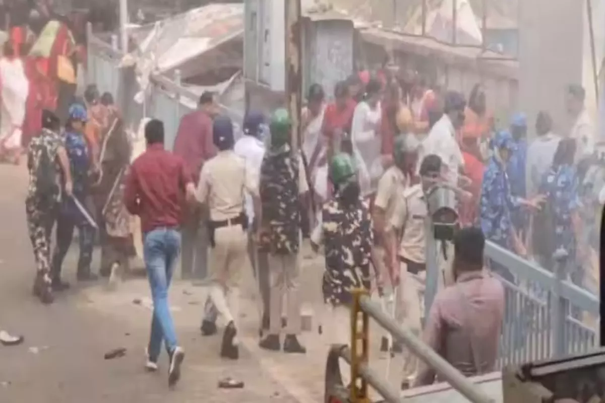 Bihar News: तेजस्वी से मिलने RJD दफ्तर पहुंची थी आंगनबाड़ी सेविका, पुलिस ने दौड़ा-दौड़ाकर पीटा