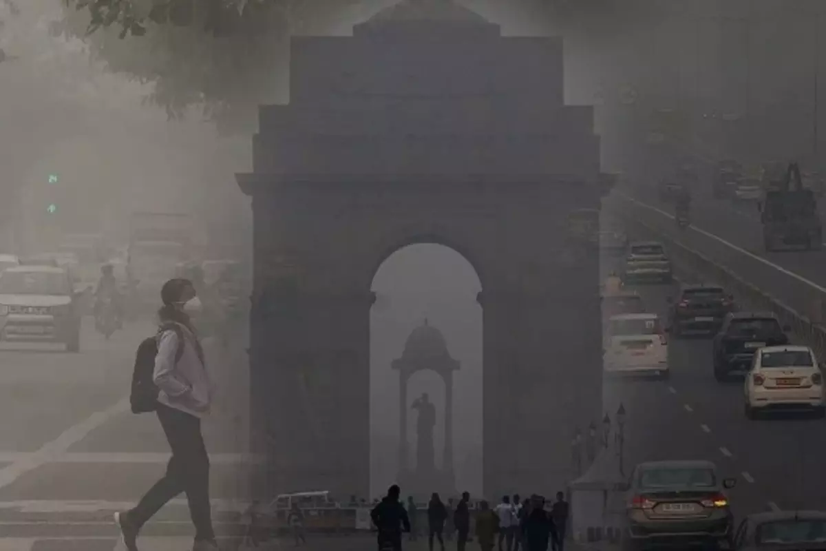 Air Pollution: दिल्ली में GRAP IV लागू, 50% कर्मचारी घर से करेंगे काम , प्रदूषण फैलाने वाले वाहनों पर प्रतिबंध
