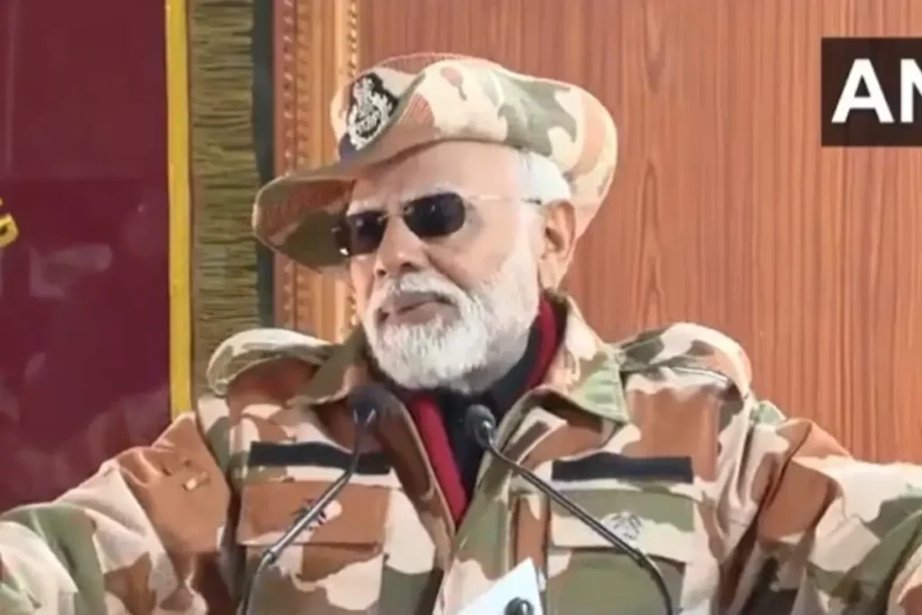 हिमाचल के लेप्चा में जवानों के बीच पीएम मोदी