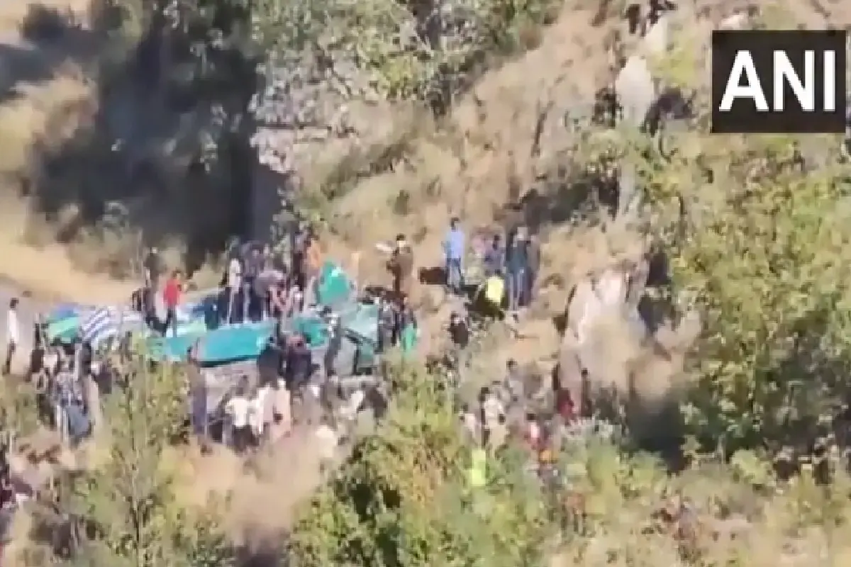 Jammu Kashmir Accident: डोडा में भीषण हादसा, 250 मीटर गहरी खाई में गिरी बस, 36 की मौत, प्रधानमंत्री ने व्यक्त किया शोक