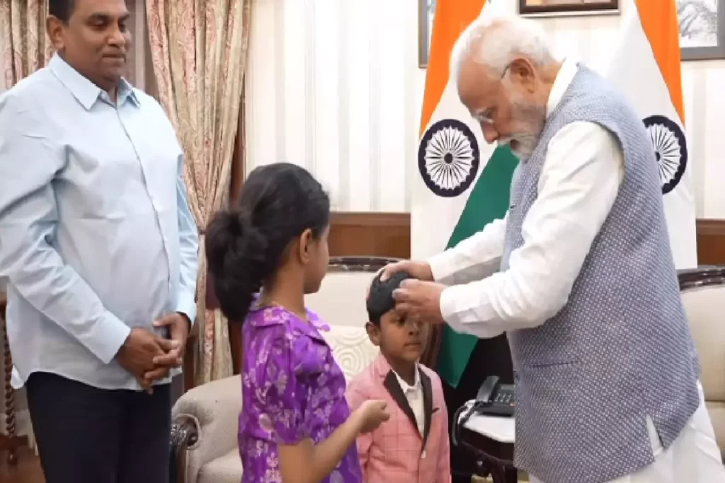 पीएम मोदी ने बच्चों से की मुलाकात