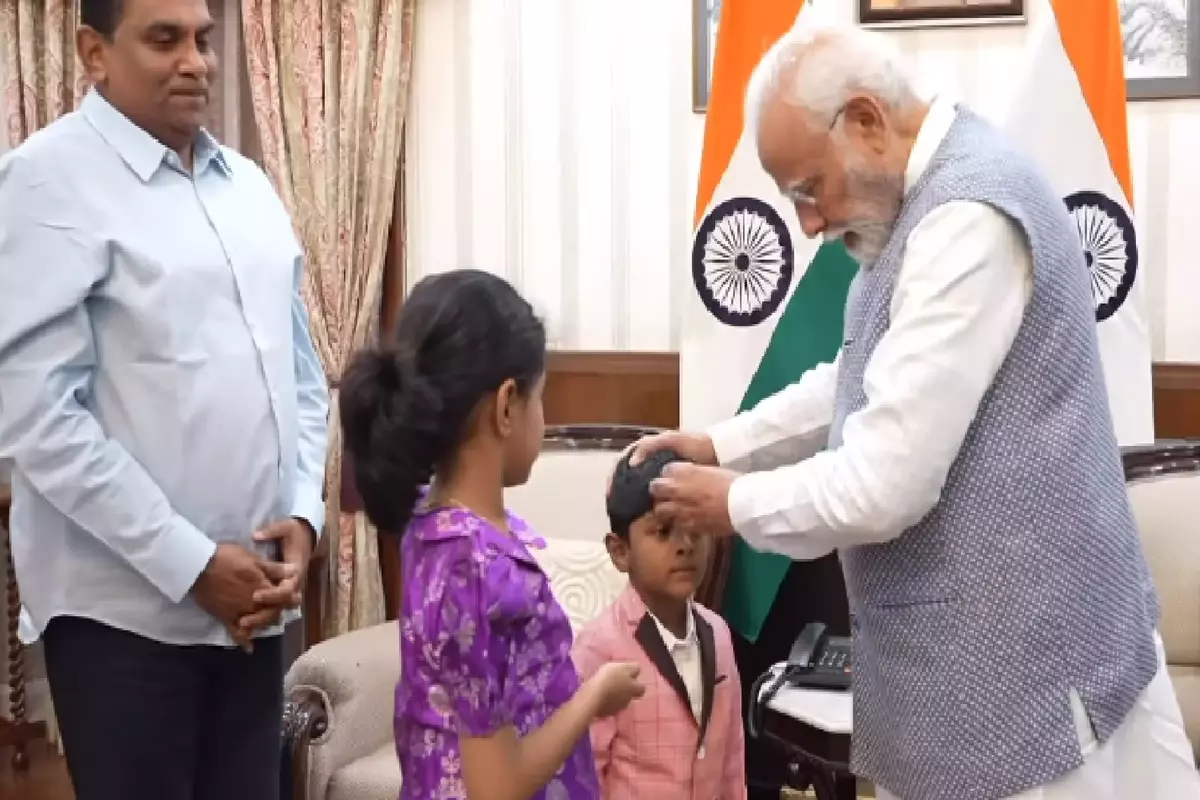 VIDEO: पीएम मोदी ने बच्चों के साथ की मस्ती, देखें प्रधानमंत्री का अलग अंदाज