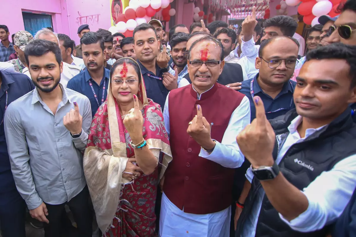 सीएम शिवराज सिंह चौहान ने परिवार के साथ किया मतदान