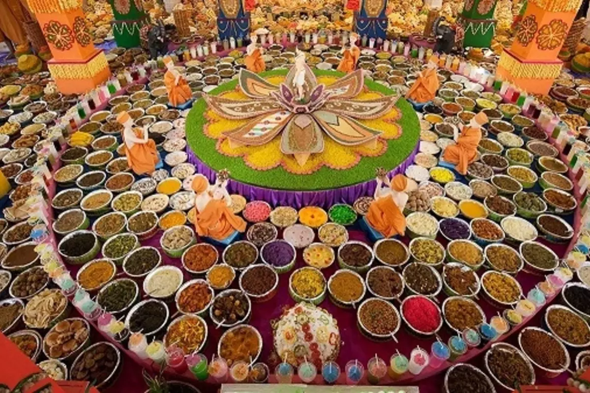 Govardhan Pooja: 56 भोग लगाकर की जाती है गोवर्धन पूजा, जानें क्या-क्या हैं इसमें शामिल