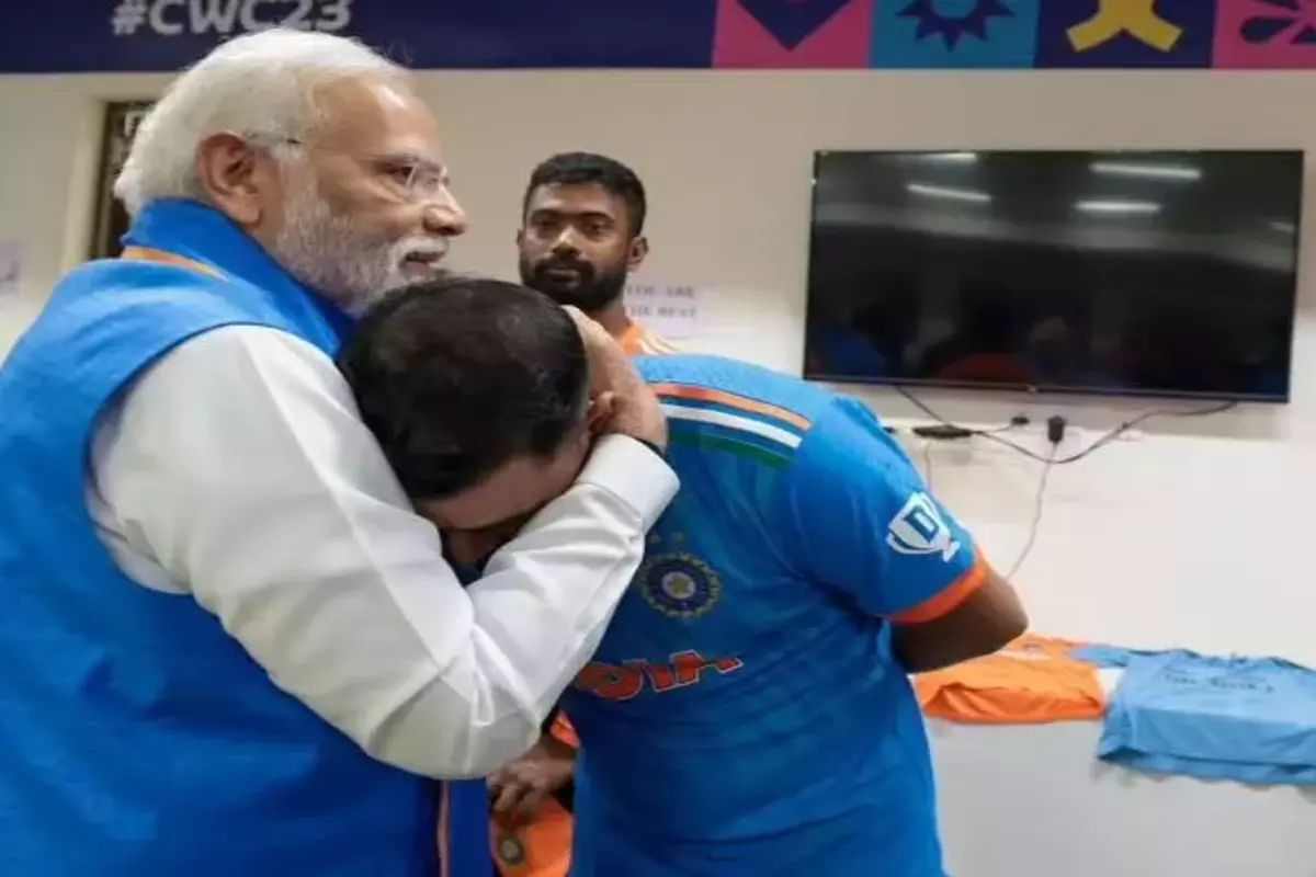 World Cup Final: हार के बाद PM मोदी ने मोहम्मद शमी को लगाया गले, सामने आई तस्वीर