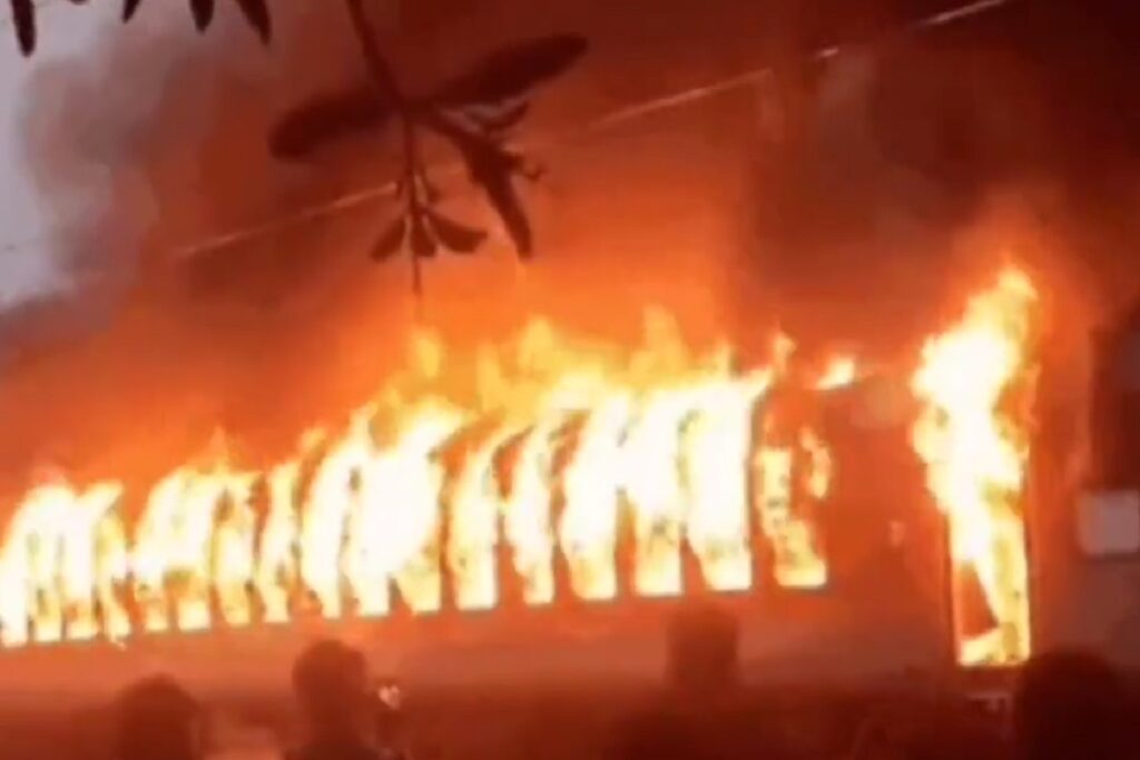 Darbhanga Humsafar Express Fire