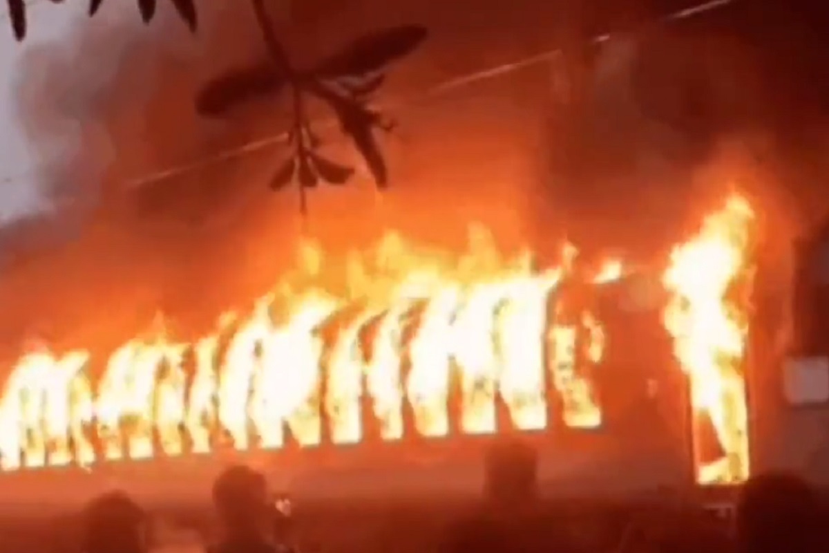 Darbhanga Humsafar Express Fire: दिल्ली से दरभंगा जा रही ट्रेन में लगी आग, इटावा की घटना, सभी यात्रियों की जान बची