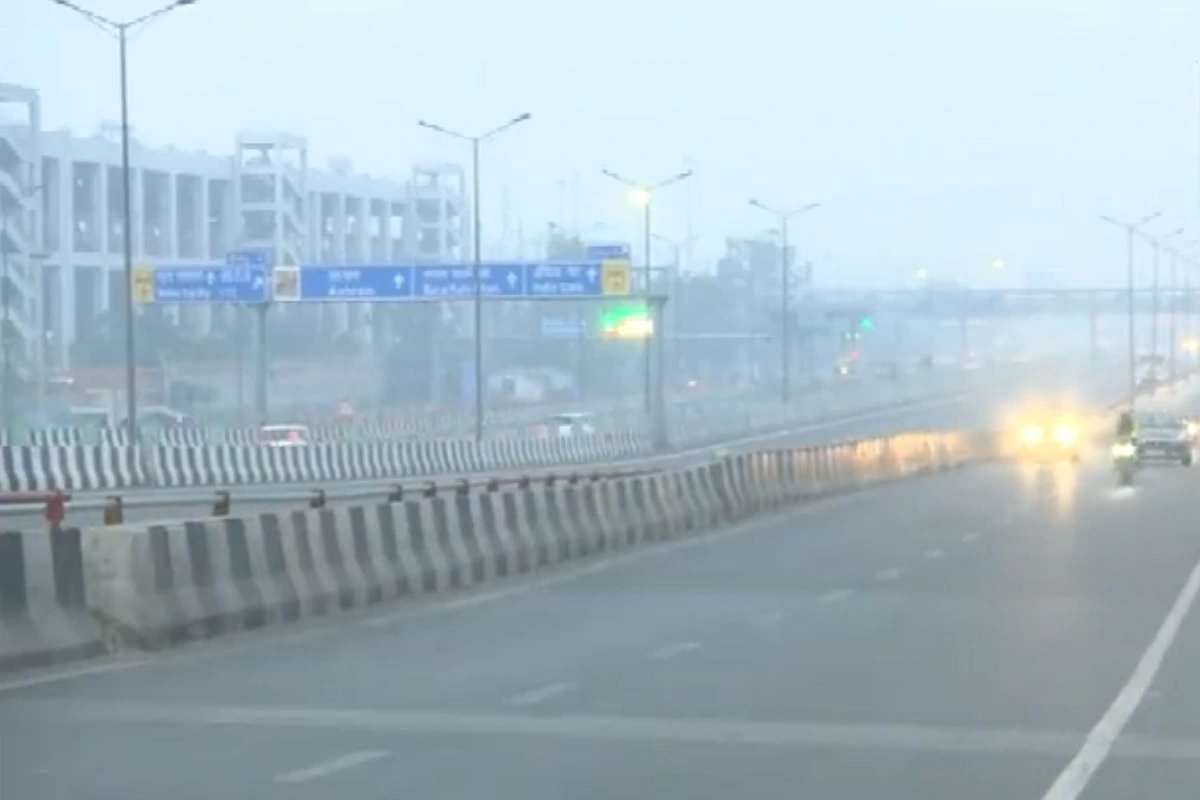 Delhi Air Pollution: दिल्ली में AQI फिर 400 पार, पटाखों ने बढ़ाई दिल्ली वालों की मुश्किलें, सांस लेने में हो रही परेशानी