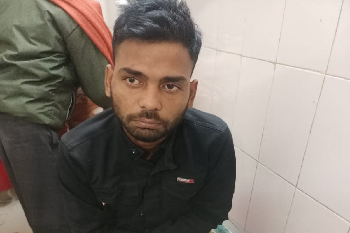 Kanpur: मुठभेड़ के बाद पुलिस ने इनामी लुटेरे को दबोचा, एक सिपाही भी घायल, दोनों का चल रहा अस्पताल में इलाज