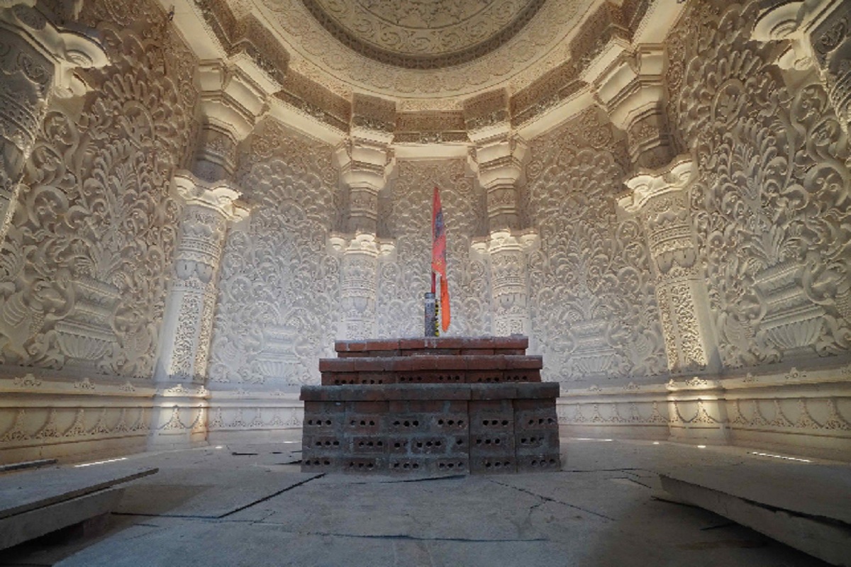 Ayodhya Ram Mandir: राम मंदिर के गर्भ गृह में स्थापित होगी नई मूर्ति, जानें अब पुराने रामलला का क्या होगा