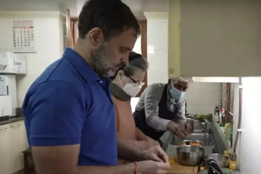 राहुल गांधी और सोनिया गांधी ( तस्वीर- यूट्यूब)