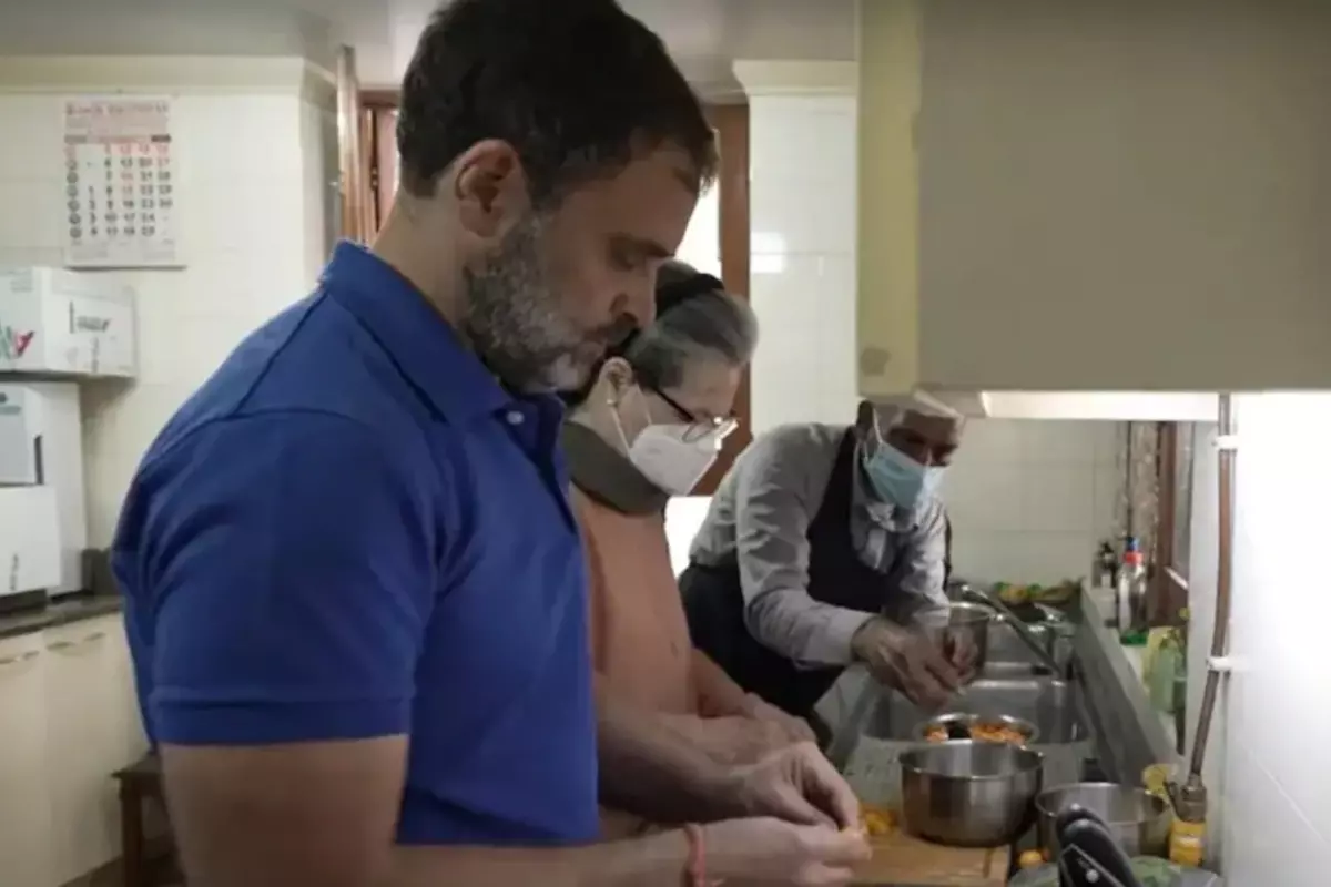 राहुल गांधी का ‘कुक’ अवतार! मां सोनिया के साथ बनाया संतरे का मुरब्बा, देखें वायरल VIDEO