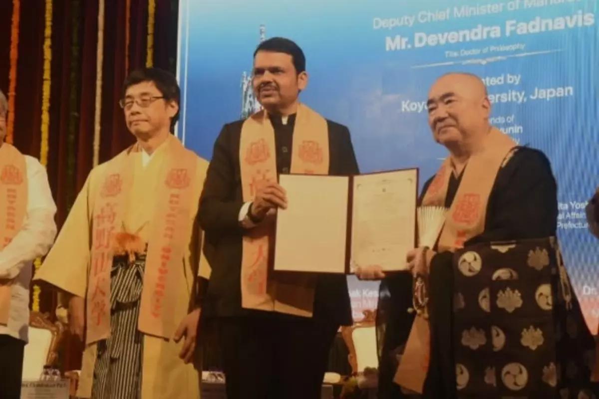जापान के कोयासन यूनिवर्सिटी ने Devendra Fadnavis को दी डॉक्टरेट की डिग्री, डिप्टी सीएम ने जनता को किया समर्पित