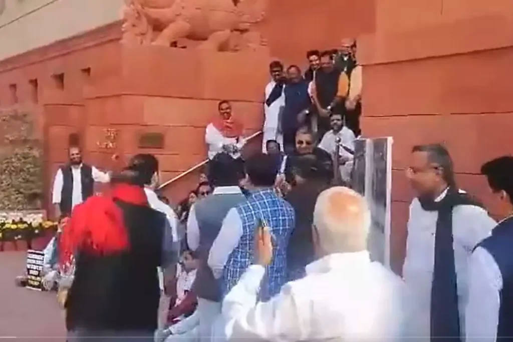 संसद के बाहर सांसद