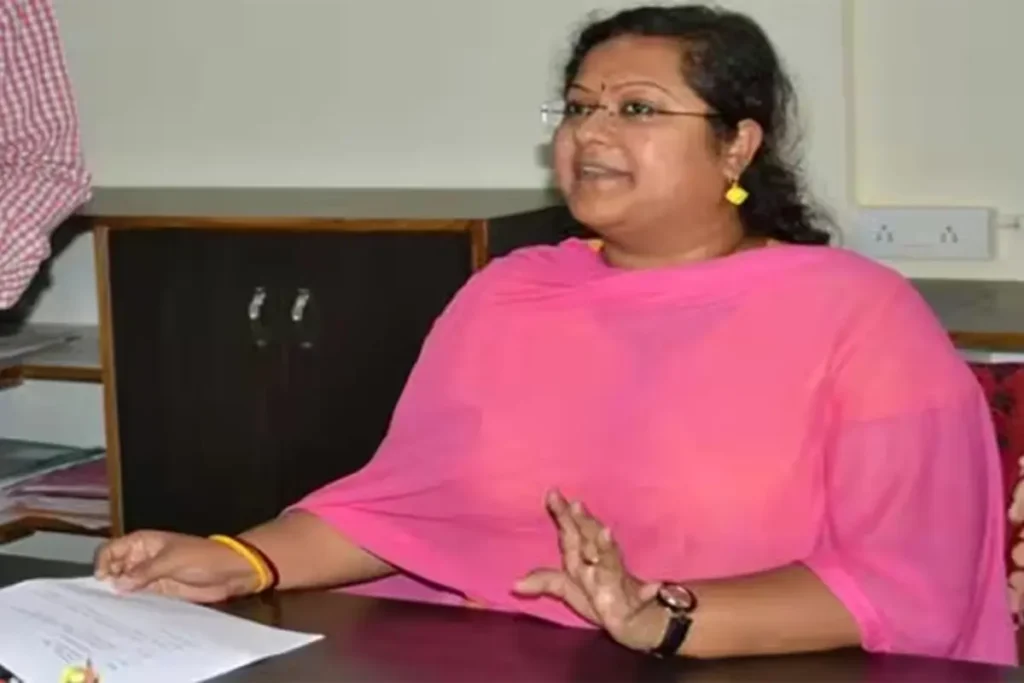IAS Saumya Chaurasiya