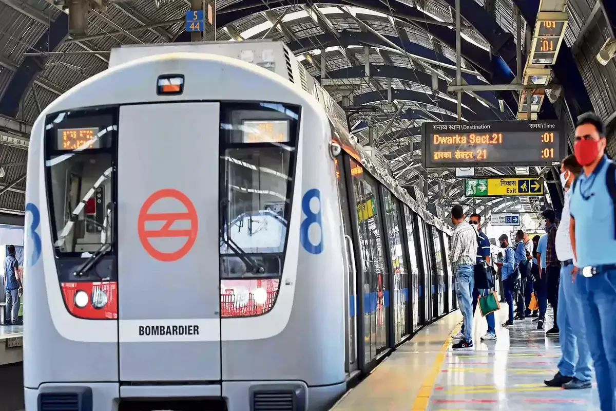 Delhi Metro: दिल्ली मेट्रो के गेट में साड़ी फंसने से महिला की मौत, जांच में हुआ बड़ा खुलासा