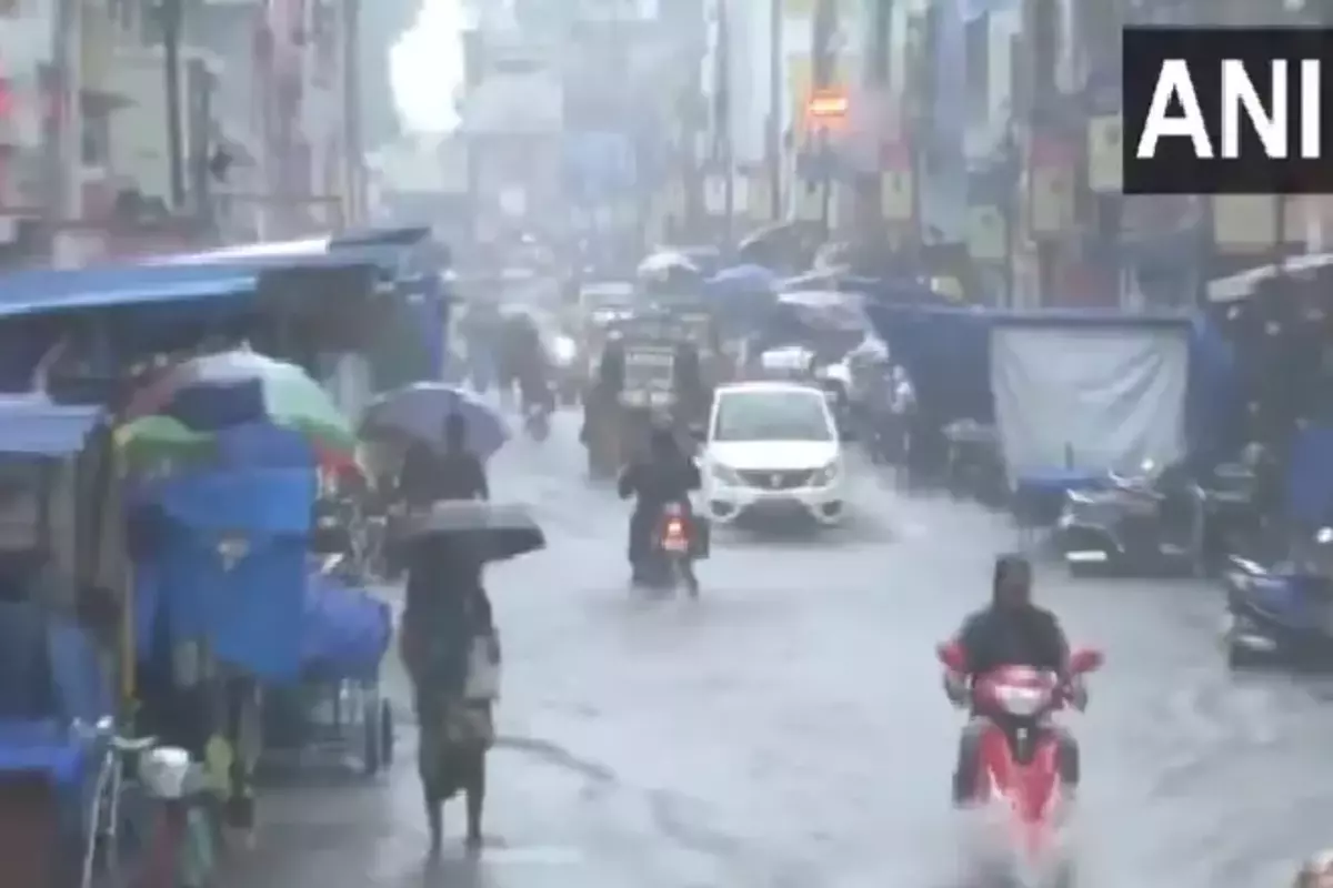 Tamilnadu Rain: तमिलनाडु में बारिश से हाहाकार, ट्रेन-फ्लाइट कैंसिल, सरकार ने घोषित किया सार्वजनिक अवकाश