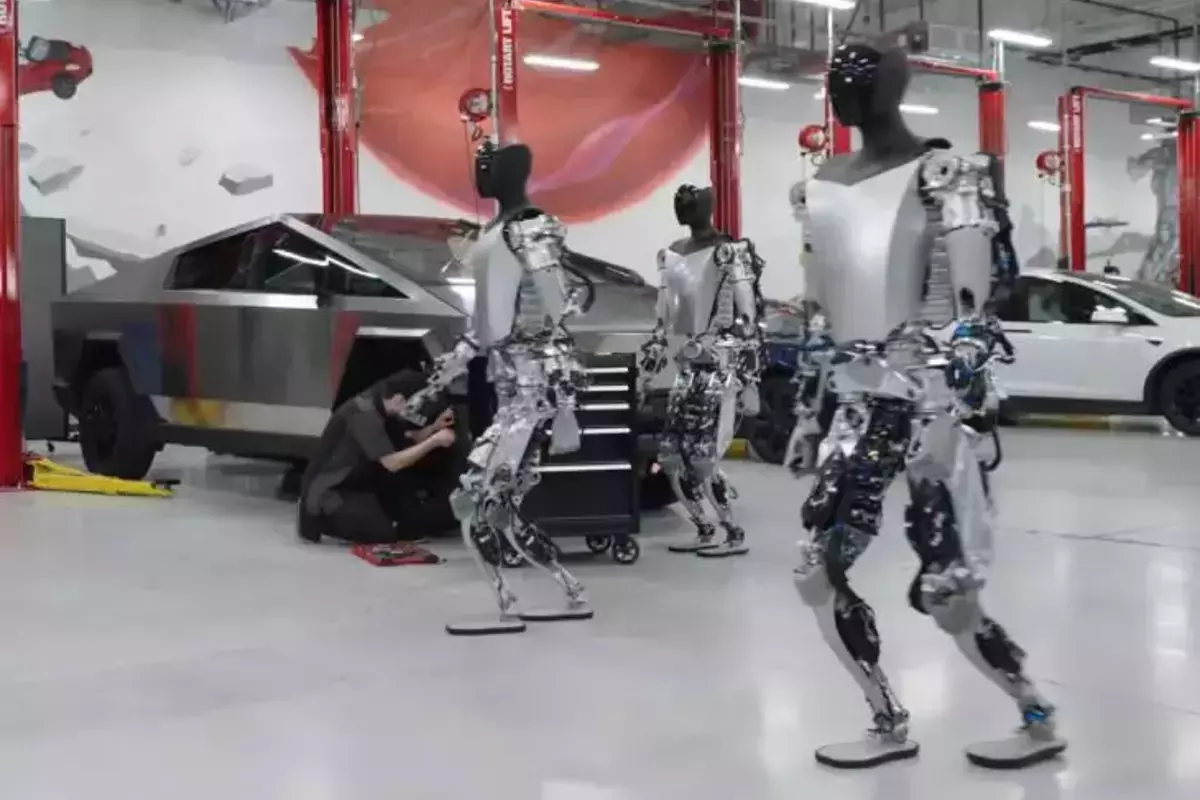 Elon Musk: एलन मस्क की कंपनी टेस्ला की फैक्ट्री में रोबोट ने इंजीनियर पर किया हमला, जमीन पर पटका फिर पीठ में घुसेड़ दिया पंजा