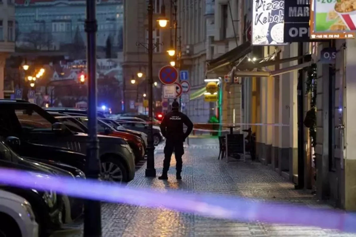 Prague university: प्राग यूनिवर्सिटी के पास अंधाधुध फायरिंग, 10 लोगों की मौत, हमलावर भी ढेर