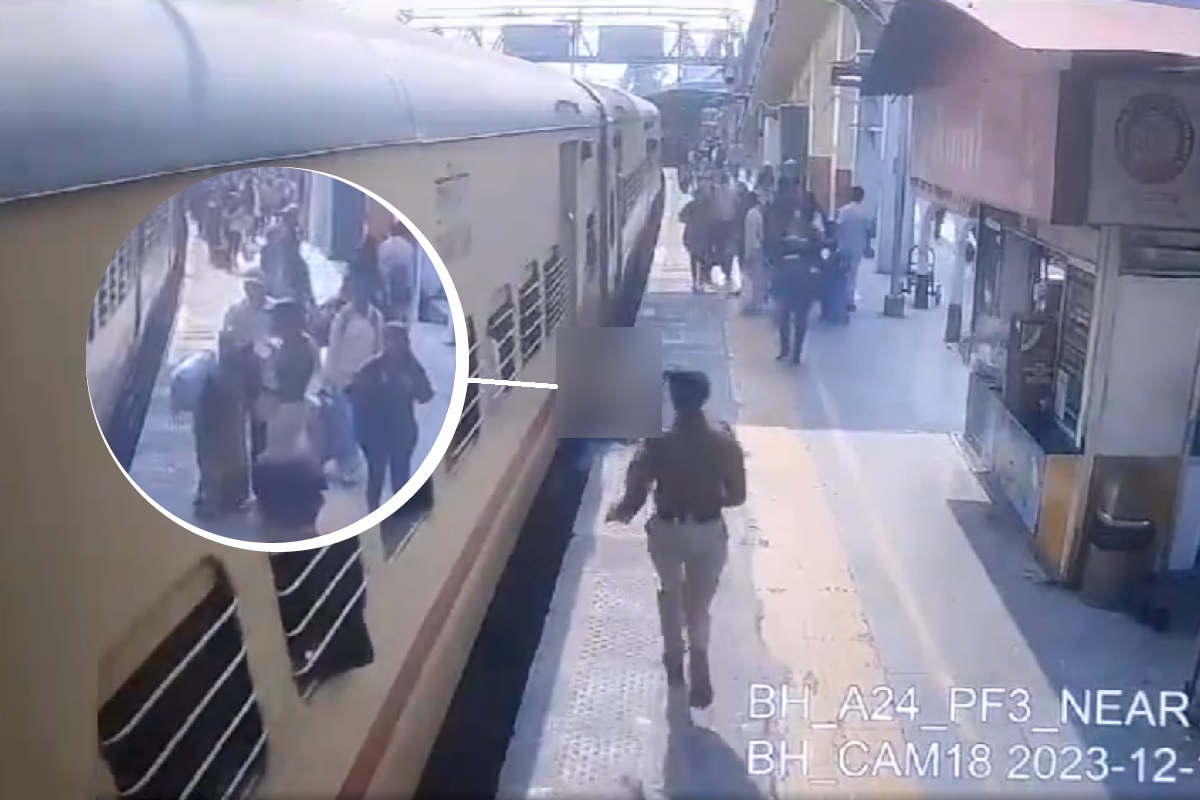 चलती रेल से उतर रही औरत प्लेटफार्म और ट्रेन के बीच गिरी, महिला RPF जवान ने दौड़कर बचाई, सामने आया कंपकंपा देने वाला VIDEO