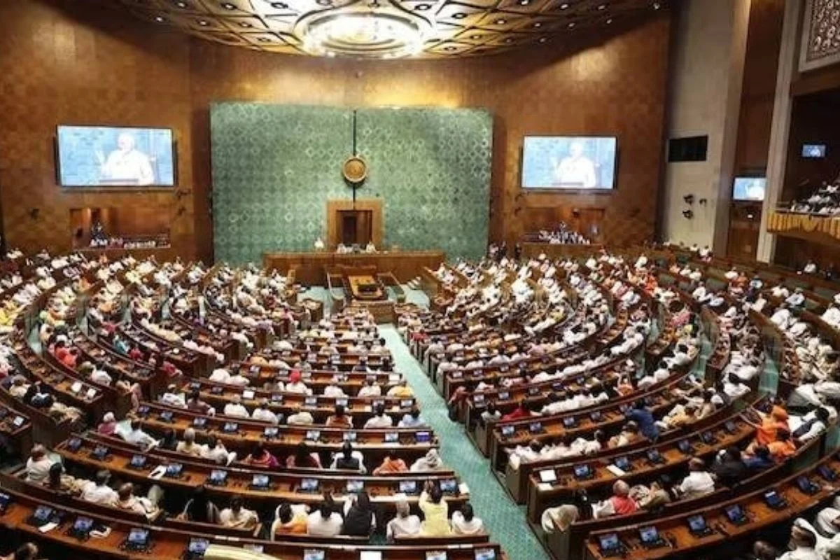 Parliament Security Breach: संसद की सुरक्षा में चूक पर लोकसभा में भारी हंगामा, विपक्ष के 15 सांसद शीतकालीन सत्र से निलंबित