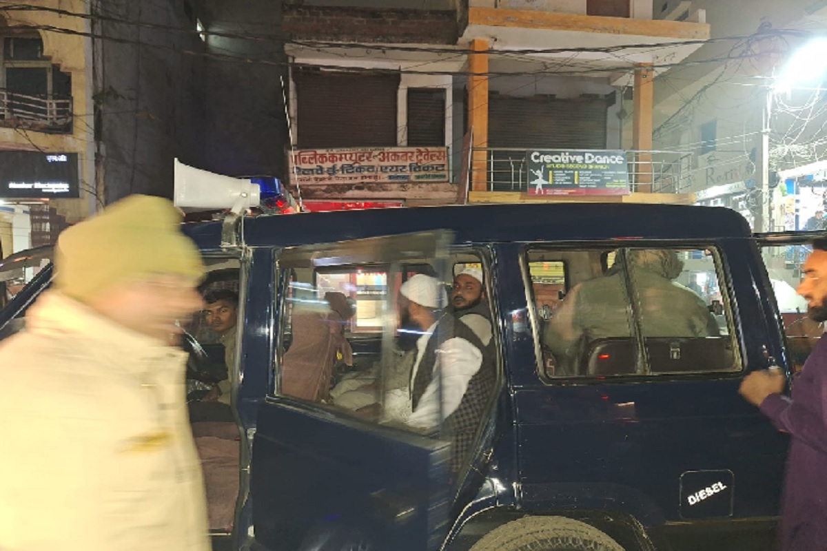 PM मोदी के दौरे से पहले यूपी पुलिस ने यहां होटल से धरे युवती के साथ तीन कश्मीरी युवक, मदरसा के लिए मांगने आए थे चंदा