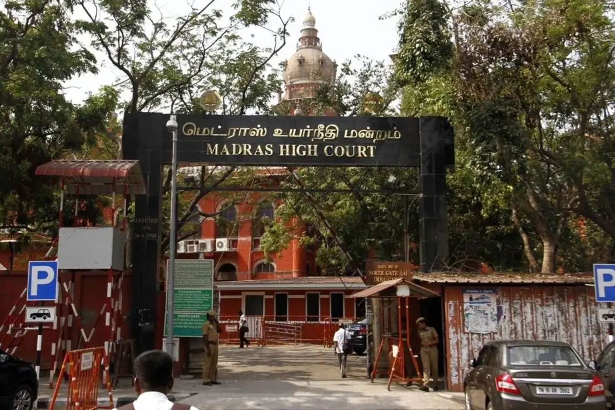 Tamil Nadu News: मंदिरों में गैर-हिंदुओं के प्रवेश पर रोक, मद्रास हाई कोर्ट का आदेश- मंदिर कोई पिकनिक स्पॉट नहीं, सरकार लगाए No Entry का बोर्ड