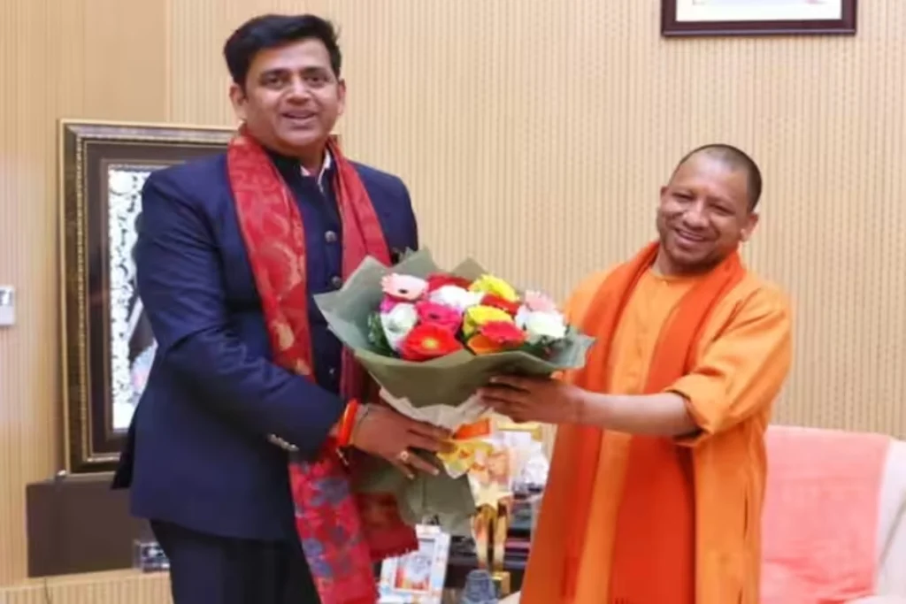 CM Yogi Adityanath made fun ravi kishan Viral Video