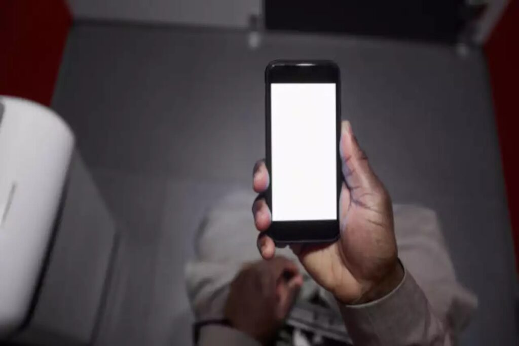 Disadvantages Of Using Phone In Toilet