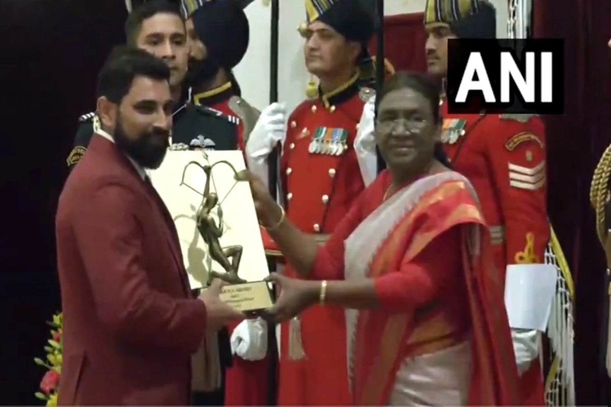 राष्ट्रपति द्रौपदी मुर्मू ने क्रिकेटर शमी सहित अन्य खिलाड़ियों को खेल पुरस्कारों से नवाजा, शतरंज खिलाड़ी प्रज्ञानानंदा की बहन को अर्जुन पुरस्कार