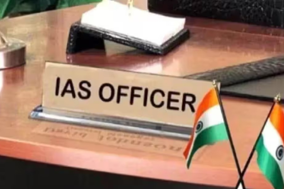 UP IAS Transfer: यूपी में 19 आईएएस अधिकारियों का तबादला, कानपुर सहित गाजियाबाद के बदले गए DM