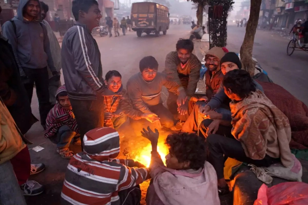IMD ने उत्तर भारत में जारी किया शीतलहर का अलर्ट, बिहार में ठंड से स्कूली छात्र की मौत