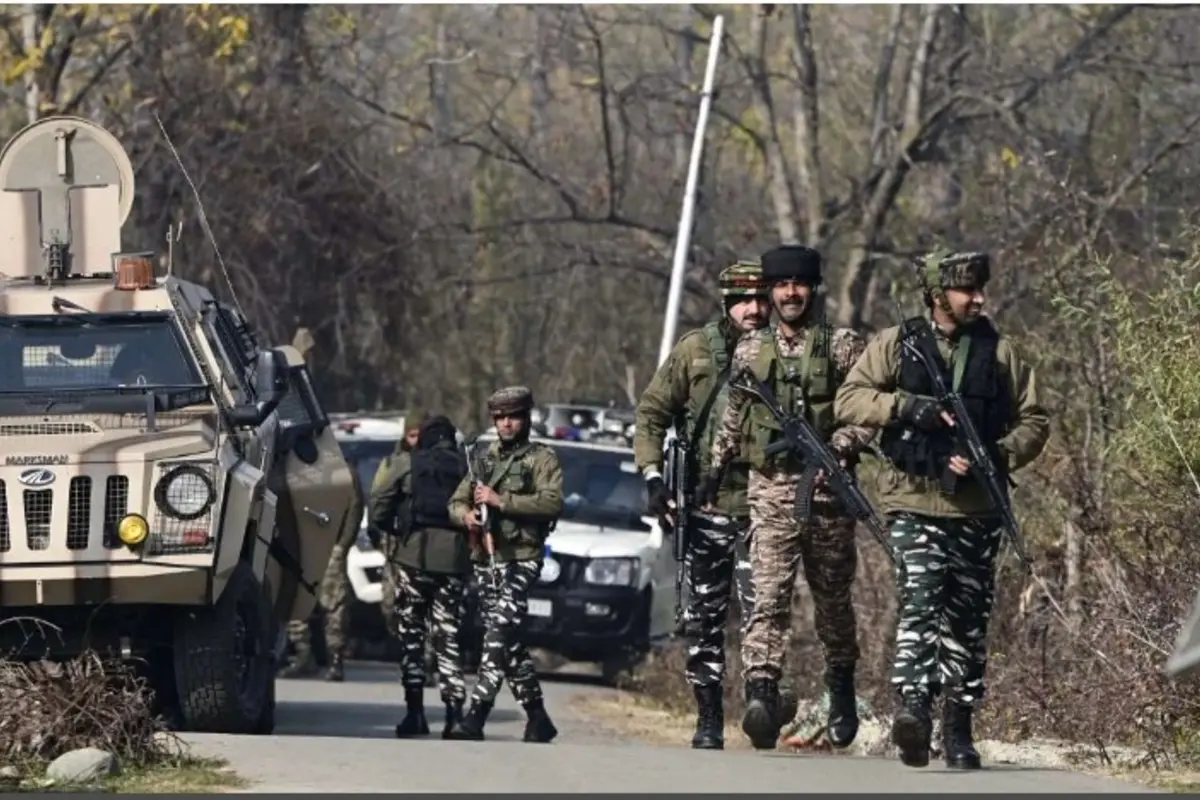 जम्मू-कश्मीर के पुंछ में सेना की गाड़ी पर आतंकियों का हमला, सर्च ऑपरेशन जारी