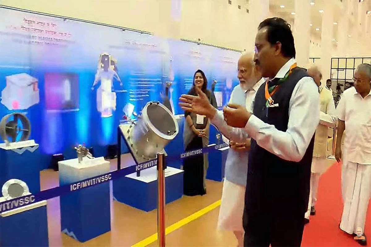 पीएम मोदी ने विक्रम साराभाई स्पेस सेंटर का दौरा किया, इस सेंटर में पहुंचने वाले पहले प्रधानमंत्री बने