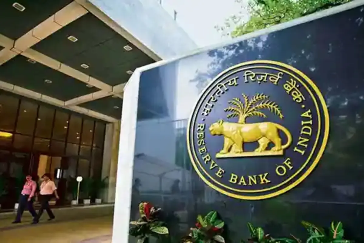 SBI समेत इन तीन बैंकों पर RBI का बड़ा एक्शन, लगा इतना जुर्माना, जानें वजह