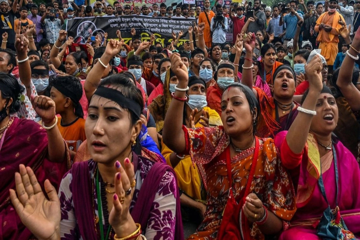 बांग्लादेश में सरस्वती पूजा पर उपद्रवियों ने हिंदुओं के घरों में आग लगाई, मंदिर तोड़े, देश छोड़कर जाने को कहा