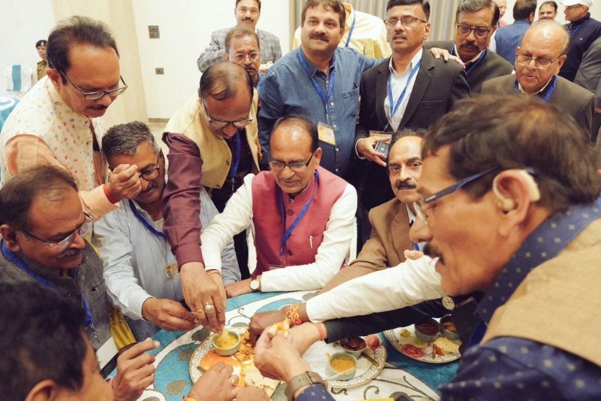 Shivraj singh Chouhan sang song with college friends