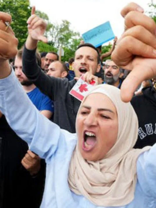 कनाडा के मुस्लिमों ने मस्जिदों में सांसदों की एंट्री पर लगाया बैन, जानें कारण