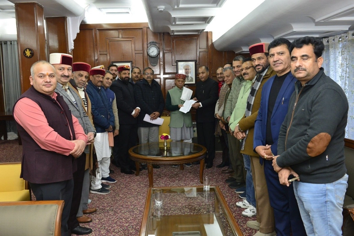 हिमाचल प्रदेश में राज्यपाल से मिलने के बाद जयराम ठाकुर ने जताई बीजेपी विधायकों को सस्पेंड करने की आशंका