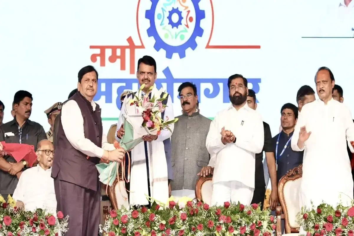 Maharashtra News: बारामती में आयोजित हुआ ‘नमो रोजगार मेला’, कार्यक्रम में शामिल हुए शरद पवार, एकनाथ शिंदे बोले…