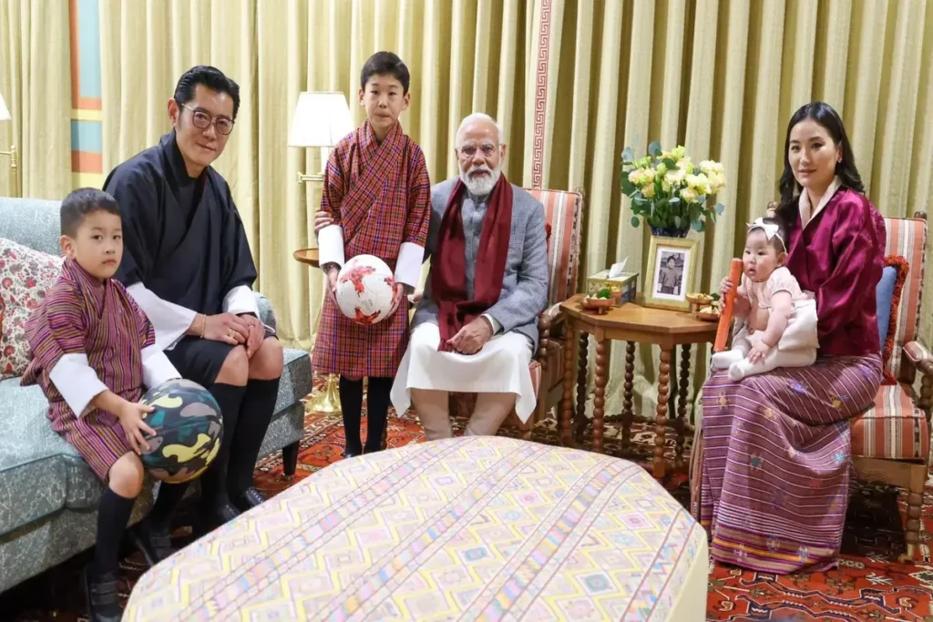 pm modi and bhutan king family