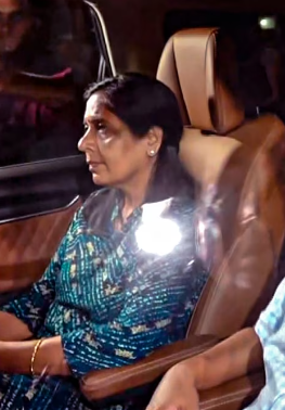 Sunita Kejriwal Delhi CM Arvind Kejriwal wife