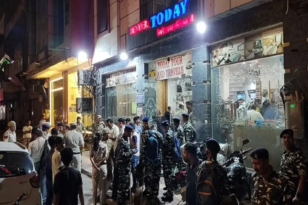 70 Pakistanis staying in a hotel in Delhi